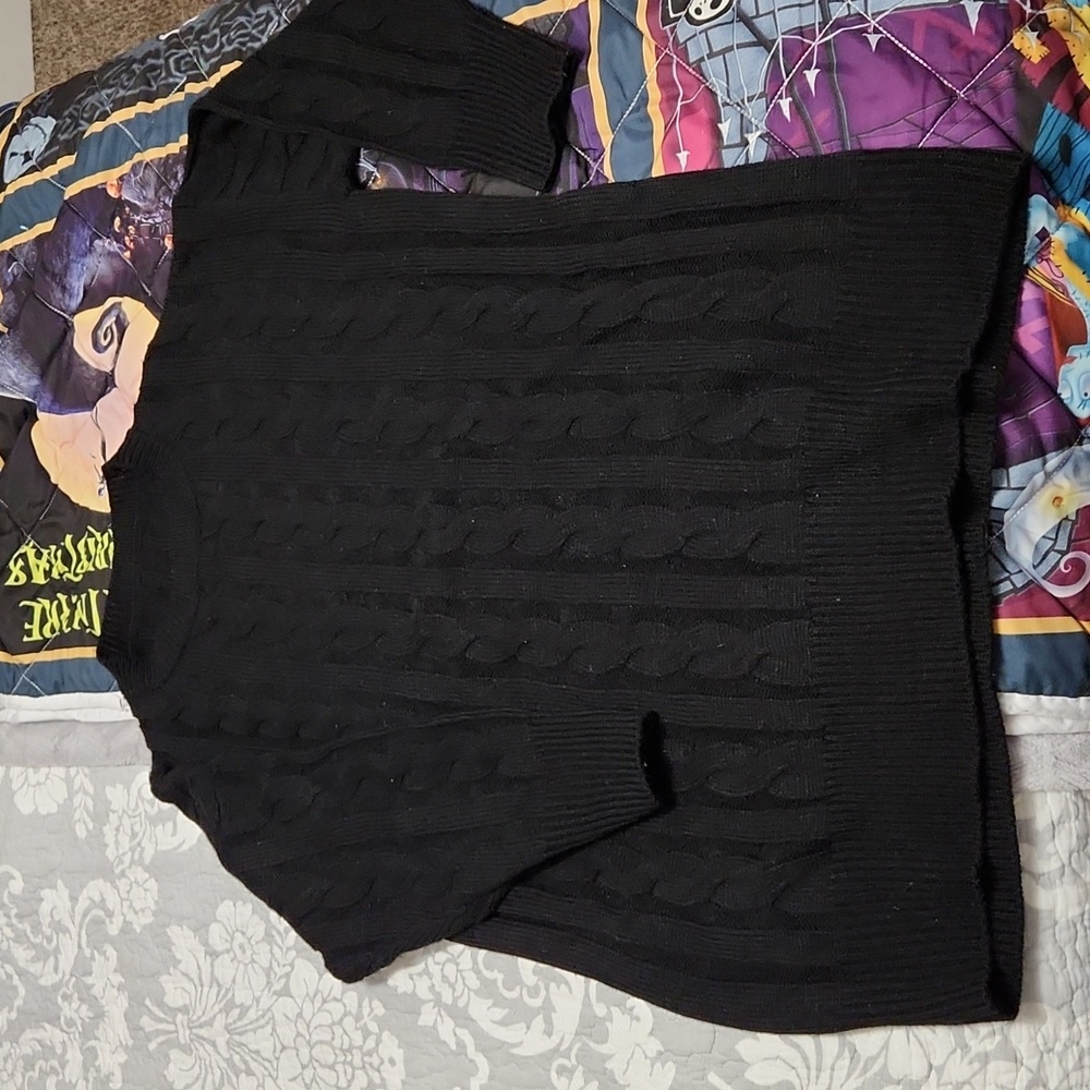 Womens Med Black sweater